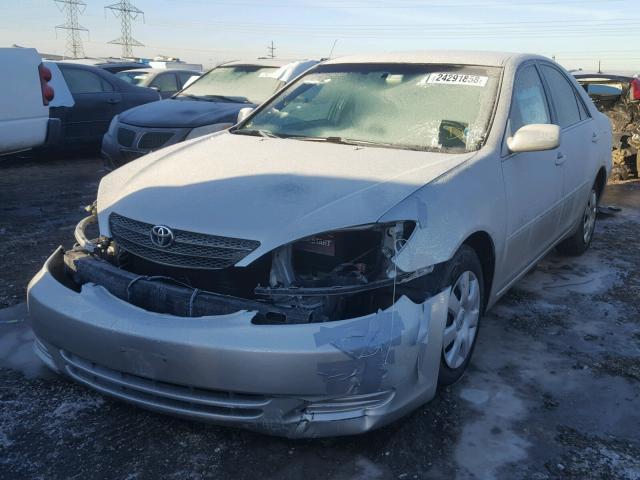 4T1BE32K94U834031 - 2004 TOYOTA CAMRY LE SILVER photo 2