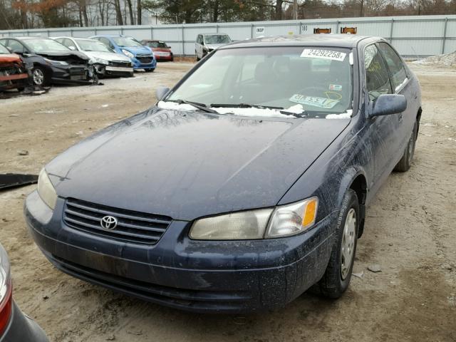 JT2BG22K4W0137362 - 1998 TOYOTA CAMRY CE BLUE photo 2