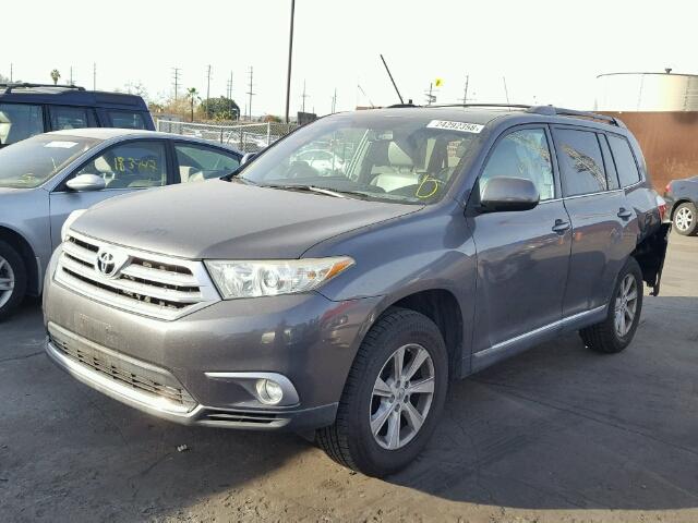 5TDZK3EH8BS041820 - 2011 TOYOTA HIGHLANDER GRAY photo 2