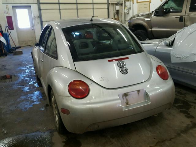 3VWCP21C01M404876 - 2001 VOLKSWAGEN NEW BEETLE 银色 照片 3