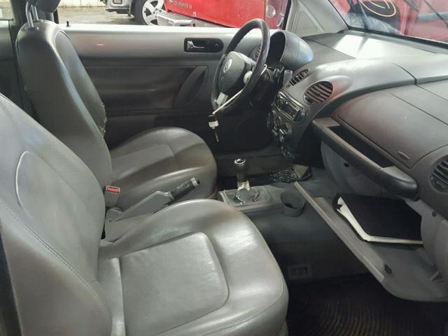 3VWCP21C01M404876 - 2001 VOLKSWAGEN NEW BEETLE 银色 照片 5