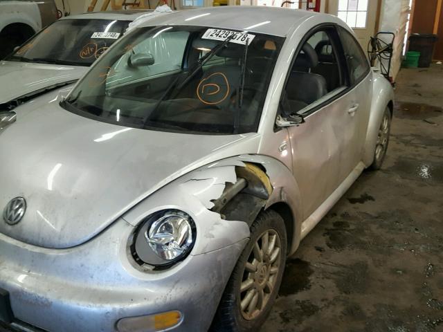 3VWCP21C01M404876 - 2001 VOLKSWAGEN NEW BEETLE 银色 照片 9
