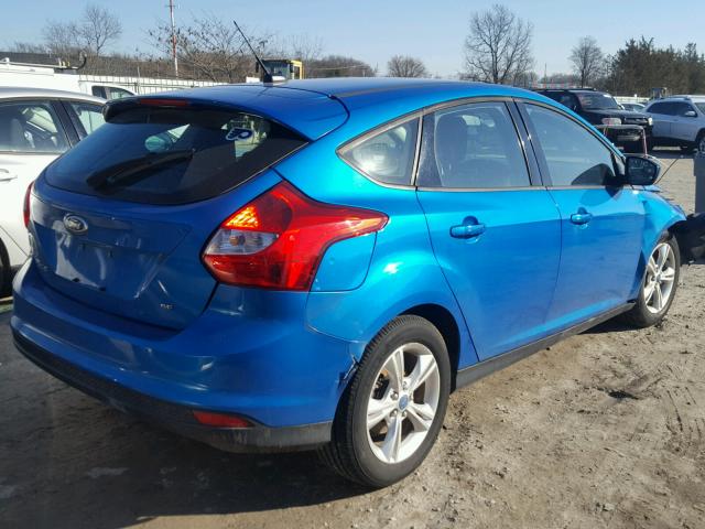 1FAHP3K2XCL297611 - 2012 FORD FOCUS SE BLUE photo 4