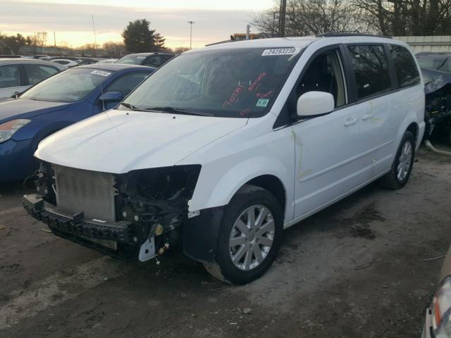 2C4RC1AG7FR675360 - 2015 CHRYSLER TOWN & COU WHITE photo 2