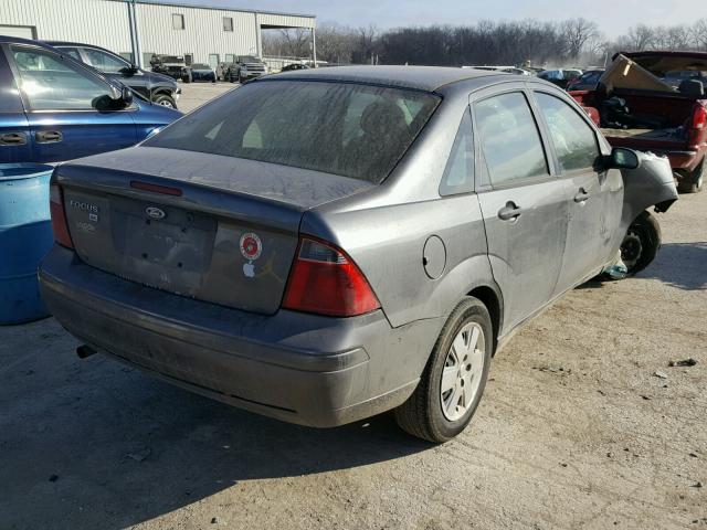 1FAFP34N67W346113 - 2007 FORD FOCUS ZX4 GRAY photo 4