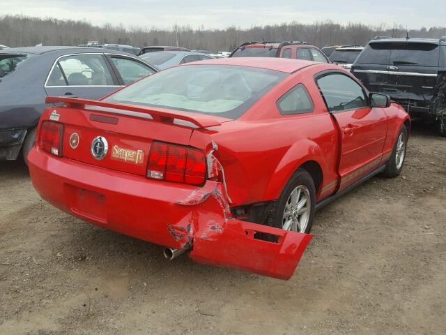 1ZVFT80N865244502 - 2006 FORD MUSTANG RED photo 4