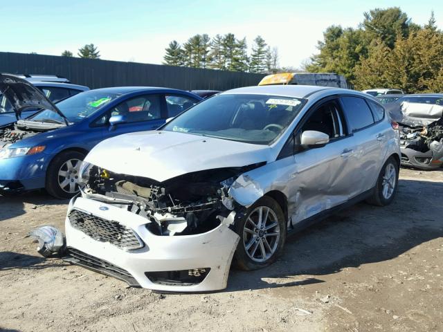 1FADP3K21FL223321 - 2015 FORD FOCUS SE SILVER photo 2