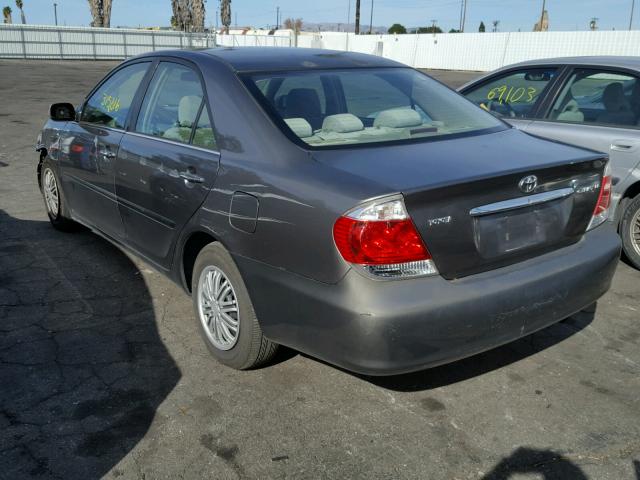 4T1BE32K55U504145 - 2005 TOYOTA CAMRY LE CHARCOAL photo 3