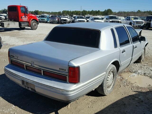 1LNLM83W3TY716361 - 1996 LINCOLN TOWN CAR C SILVER photo 4