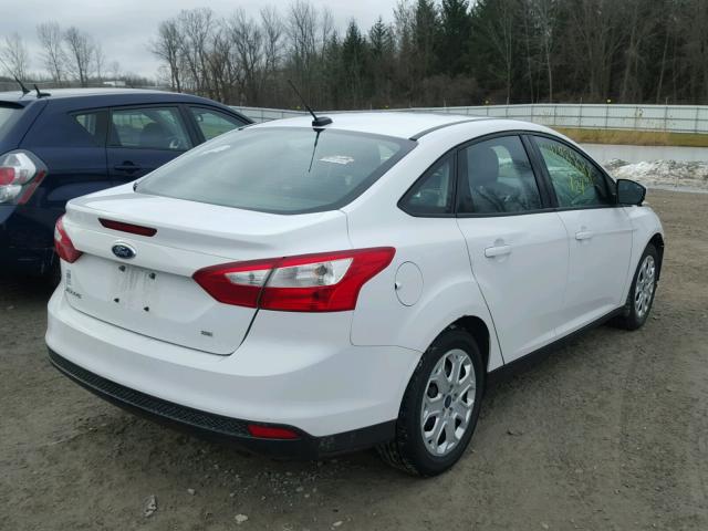 1FAHP3F25CL395245 - 2012 FORD FOCUS SE WHITE photo 4