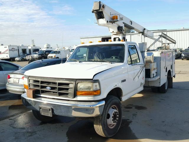 1FDLF47G3VEA59748 - 1997 FORD F SUPER DU WHITE photo 2