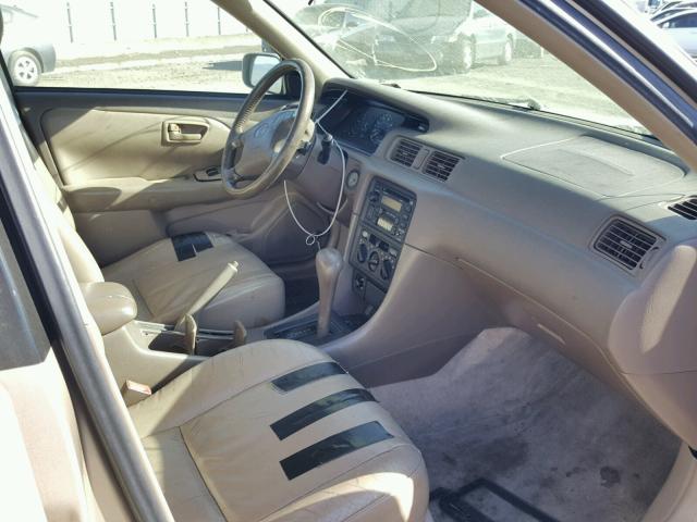 JT2BF28K3W0112303 - 1998 TOYOTA CAMRY LE BEIGE photo 5