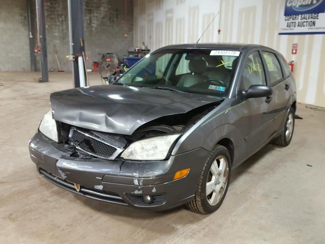 1FAFP37N76W167184 - 2006 FORD FOCUS ZX5 GRAY photo 2