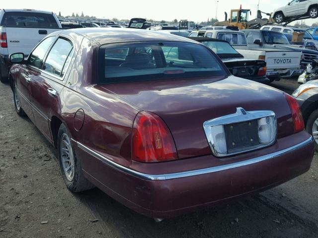 1LNFM83W3WY712554 - 1998 LINCOLN TOWN CAR C RED photo 3