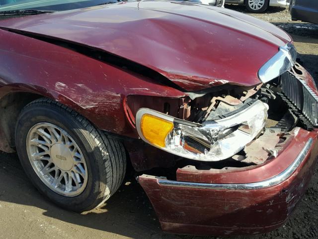 1LNFM83W3WY712554 - 1998 LINCOLN TOWN CAR C RED photo 9