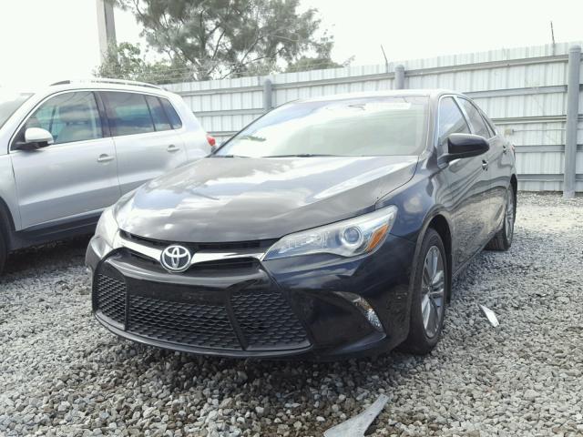 4T1BF1FK1FU007560 - 2015 TOYOTA CAMRY LE BLACK photo 2