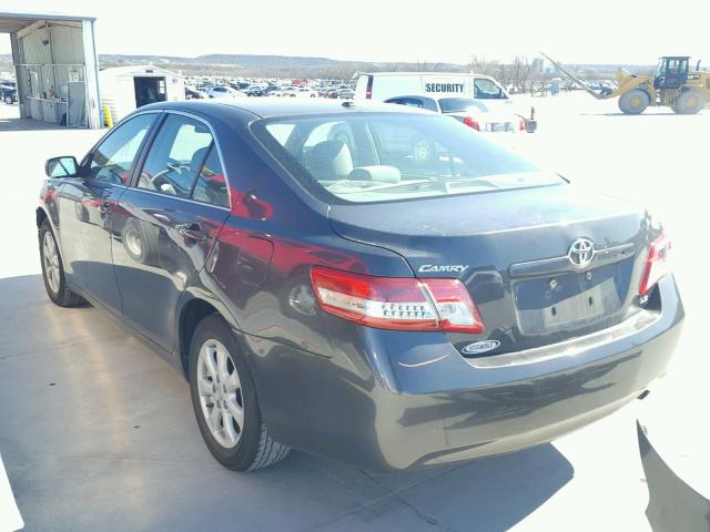 4T1BF3EK0BU776199 - 2011 TOYOTA CAMRY BASE GRAY photo 3