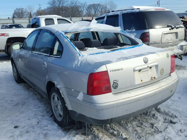 WVWMA63B2XE163552 - 1999 VOLKSWAGEN PASSAT GLS SILVER photo 3