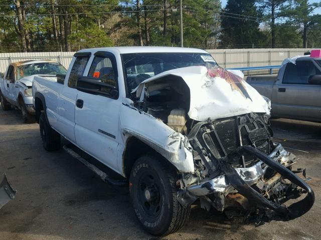 1GTHC29U66E147737 - 2006 GMC SIERRA C25 WHITE photo 1