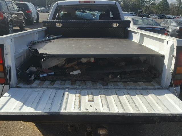 1GTHC29U66E147737 - 2006 GMC SIERRA C25 WHITE photo 9