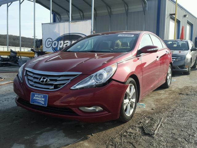 5NPEC4AC6DH523805 - 2013 HYUNDAI SONATA SE RED photo 2