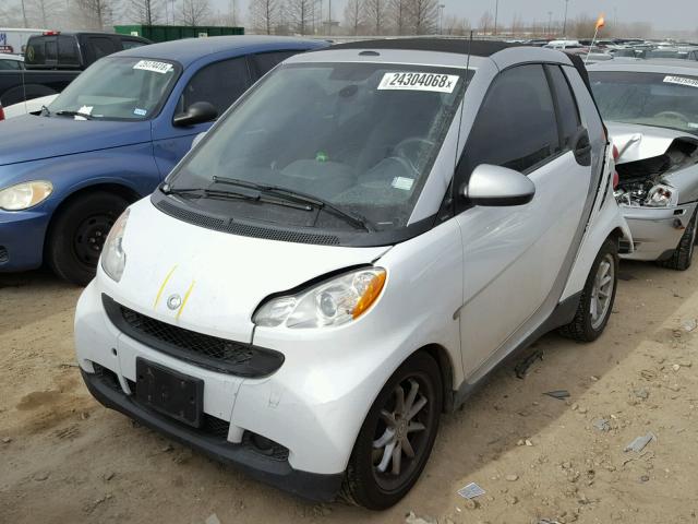 WMEEK31X19K230131 - 2009 SMART FORTWO PAS WHITE photo 2