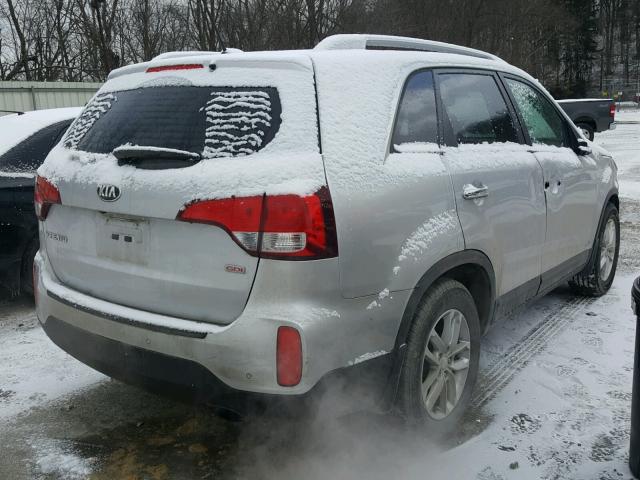 5XYKTCA60FG555943 - 2015 KIA SORENTO LX SILVER photo 4