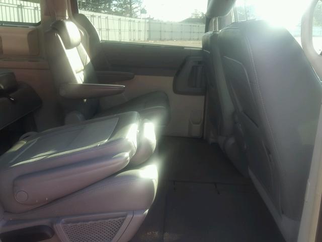 2A8HR54P68R762871 - 2008 CHRYSLER TOWN & COU RED photo 6