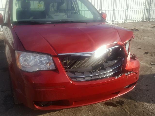 2A8HR54P68R762871 - 2008 CHRYSLER TOWN & COU RED photo 9