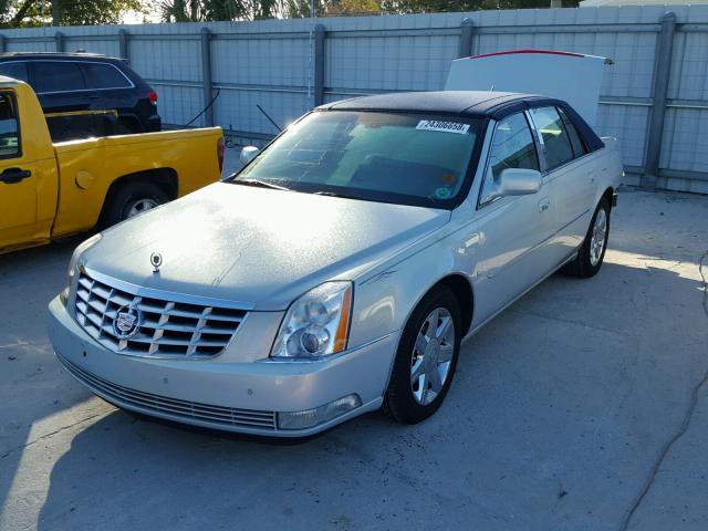 1G6KD57Y67U129050 - 2007 CADILLAC DTS SILVER photo 2