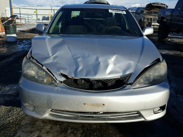 4T1BE32K75U975794 - 2005 TOYOTA CAMRY LE SILVER photo 9