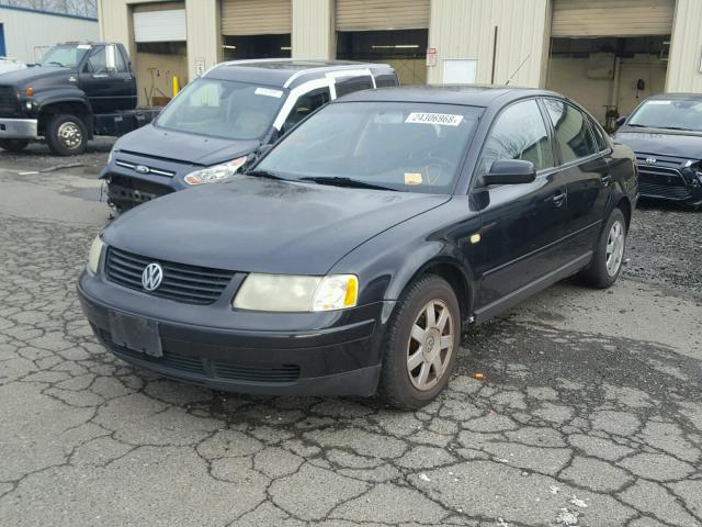 WVWMA63B8XE372035 - 1999 VOLKSWAGEN PASSAT GLS BLACK photo 2