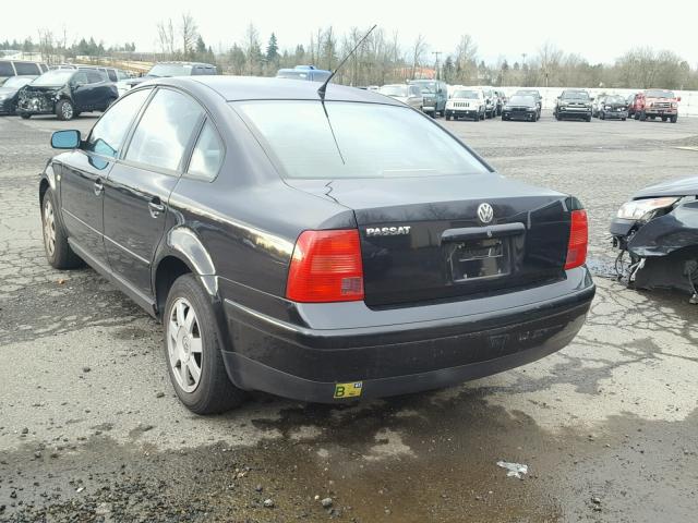 WVWMA63B8XE372035 - 1999 VOLKSWAGEN PASSAT GLS BLACK photo 3