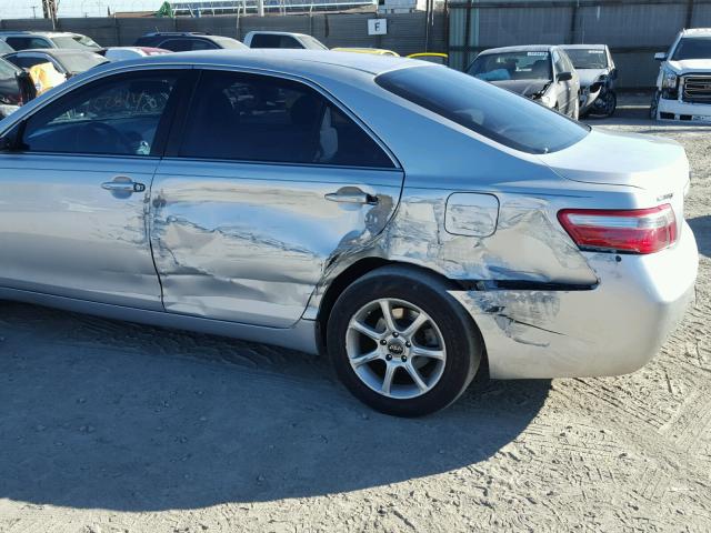 4T1BE46KX7U604745 - 2007 TOYOTA CAMRY NEW SILVER photo 9