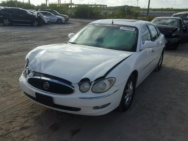 2G4WD532851346359 - 2005 BUICK LACROSSE C WHITE photo 2