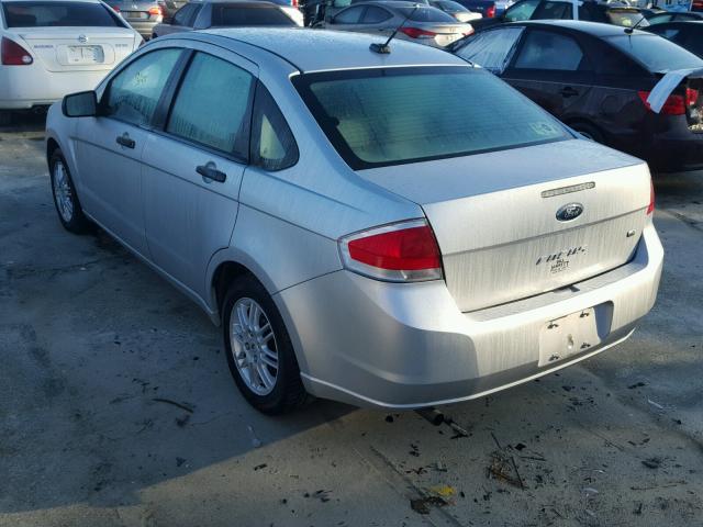 1FAHP3FN3AW151809 - 2010 FORD FOCUS SE SILVER photo 3