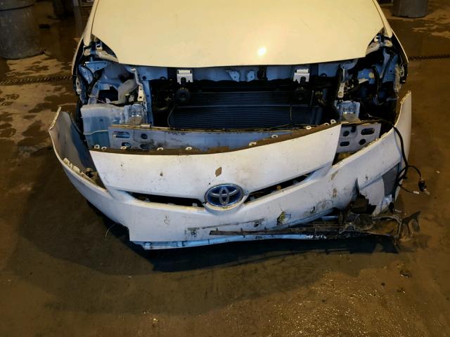 JTDKN3DUXD5628987 - 2013 TOYOTA PRIUS WHITE photo 9