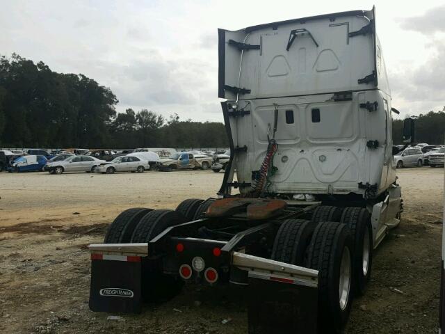 1FUJGLBG0GLHG7486 - 2016 FREIGHTLINER CASCADIA 1 WHITE photo 4