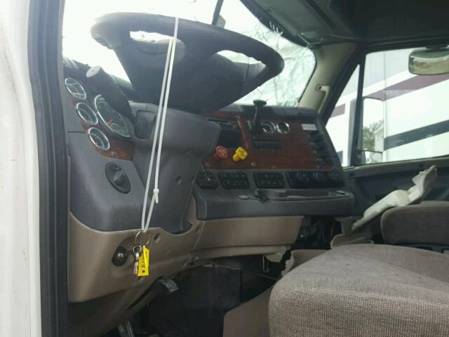 1FUJGLBG0GLHG7486 - 2016 FREIGHTLINER CASCADIA 1 WHITE photo 5