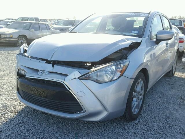 3MYDLBYV8HY154558 - 2017 TOYOTA YARIS IA SILVER photo 2