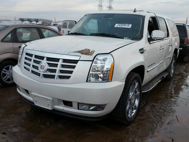 1GYS4HEFXBR372270 - 2011 CADILLAC ESCALADE E WHITE photo 2