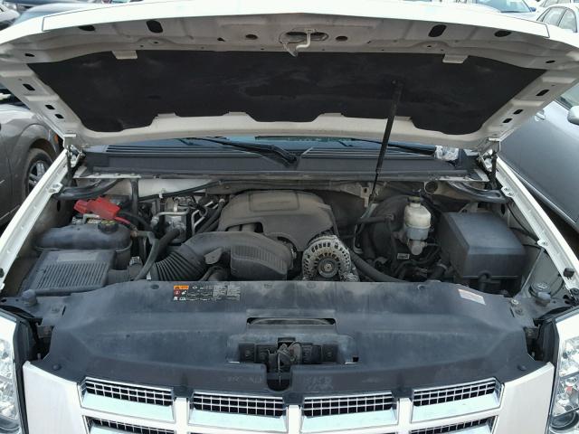 1GYS4HEFXBR372270 - 2011 CADILLAC ESCALADE E WHITE photo 7