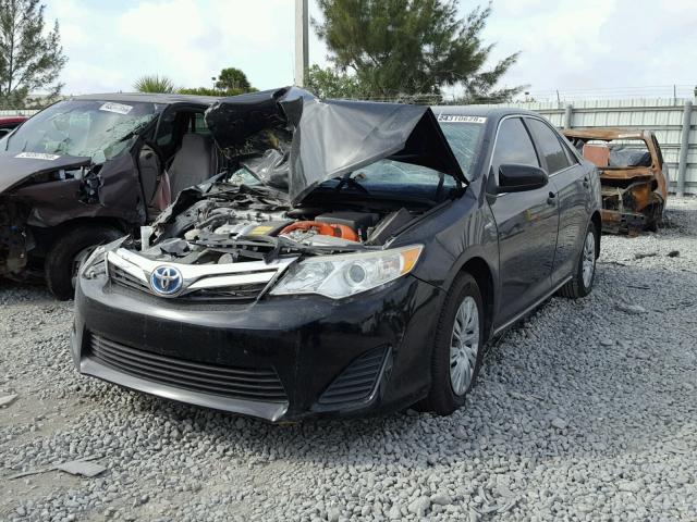 4T1BD1FKXDU083815 - 2013 TOYOTA CAMRY HYBR BLACK photo 2