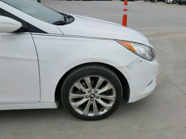 5NPEC4AC7DH653365 - 2013 HYUNDAI SONATA SE WHITE photo 9