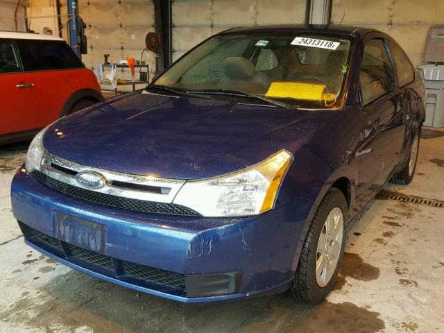 1FAHP32N28W102715 - 2008 FORD FOCUS S/SE BLUE photo 2