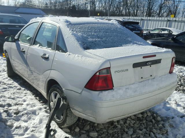 1FAFP34N27W147107 - 2007 FORD FOCUS ZX4 WHITE photo 3