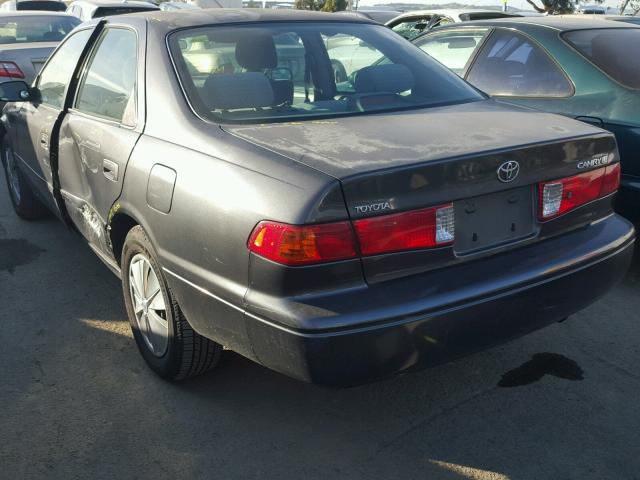 JT2BG22K4Y0433758 - 2000 TOYOTA CAMRY CE GRAY photo 3