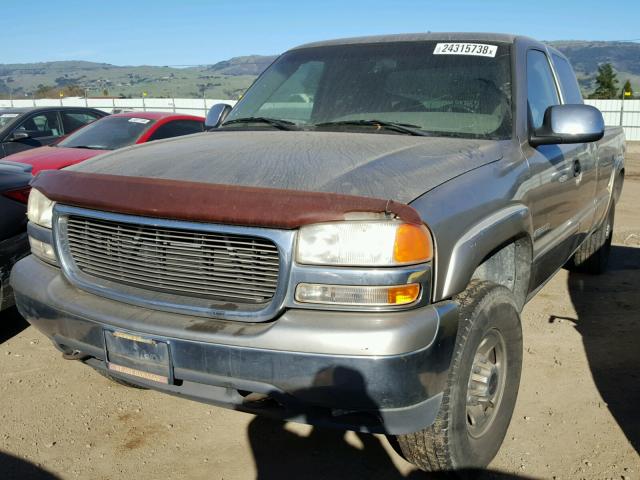 1GTGK29U8YE391438 - 2000 GMC NEW SIERRA SILVER photo 2