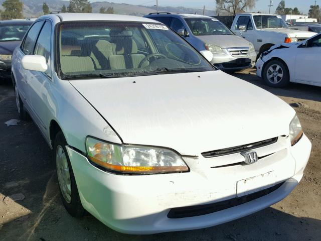 1HGCG5647WA038992 - 1998 HONDA ACCORD LX WHITE photo 1