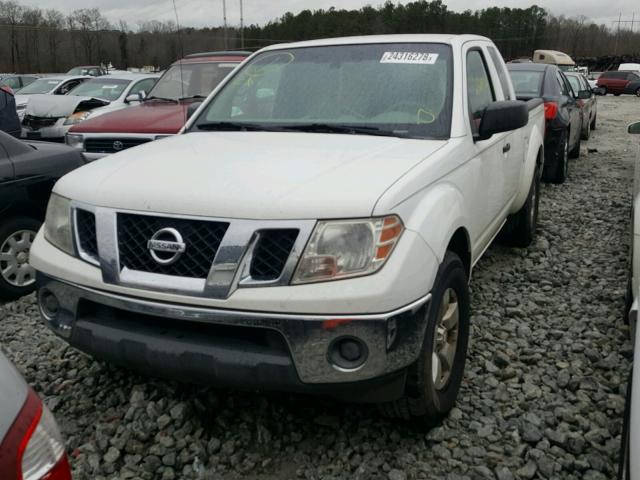 1N6AD0CU5AC401256 - 2010 NISSAN FRONTIER K WHITE photo 2